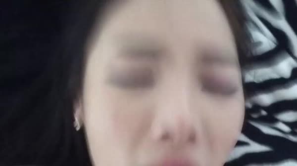 最近网路疯传的名校大美女和男友爱爱高清视频续集